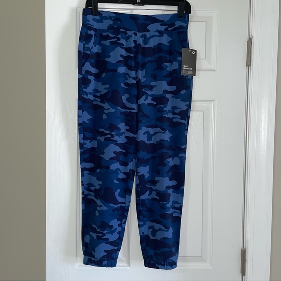 Gap Fit Blue Camo Runaround Jogger - Picture 2 of 11